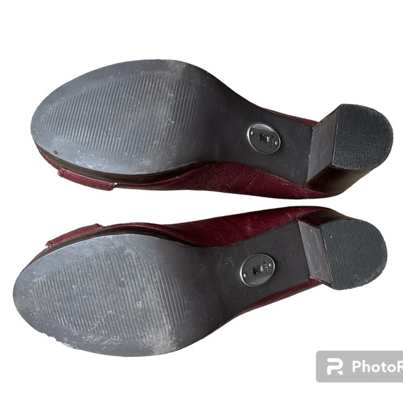 Fossil Maddox Burgundy Leather Stacked Heel Buckle Pumps Sz 7.5 Y2K Vintage - Picture 3 of 12